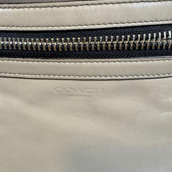 Coach Legacy Color Block Leather Hobo Shoulder Bag E1220-19979 - Picture 3 of 9